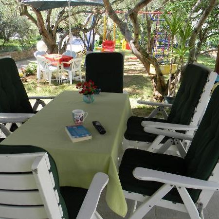 Apartmani Maver Sveti Filip i Jakov Esterno foto