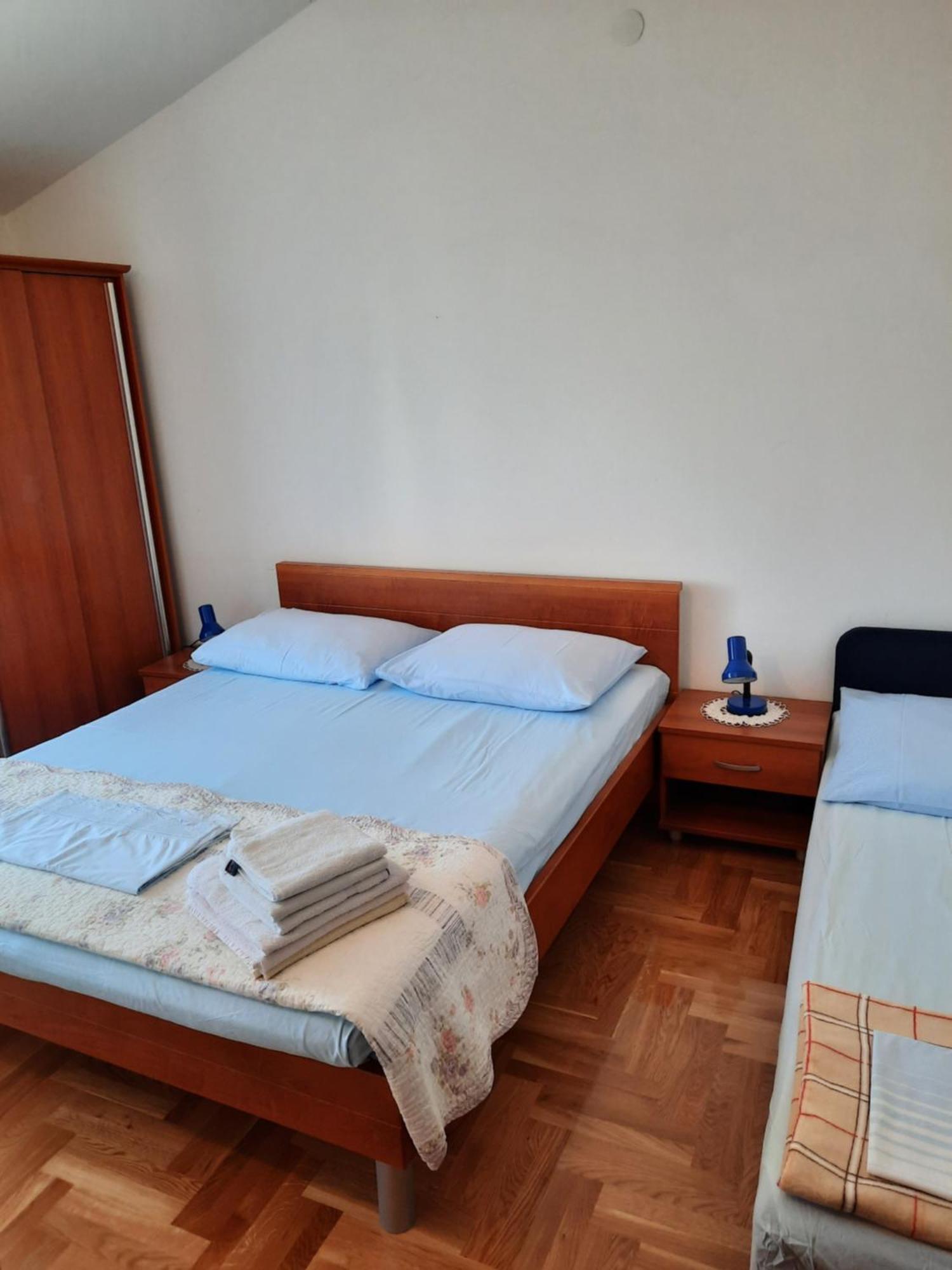 Apartmani Maver Sveti Filip i Jakov Esterno foto
