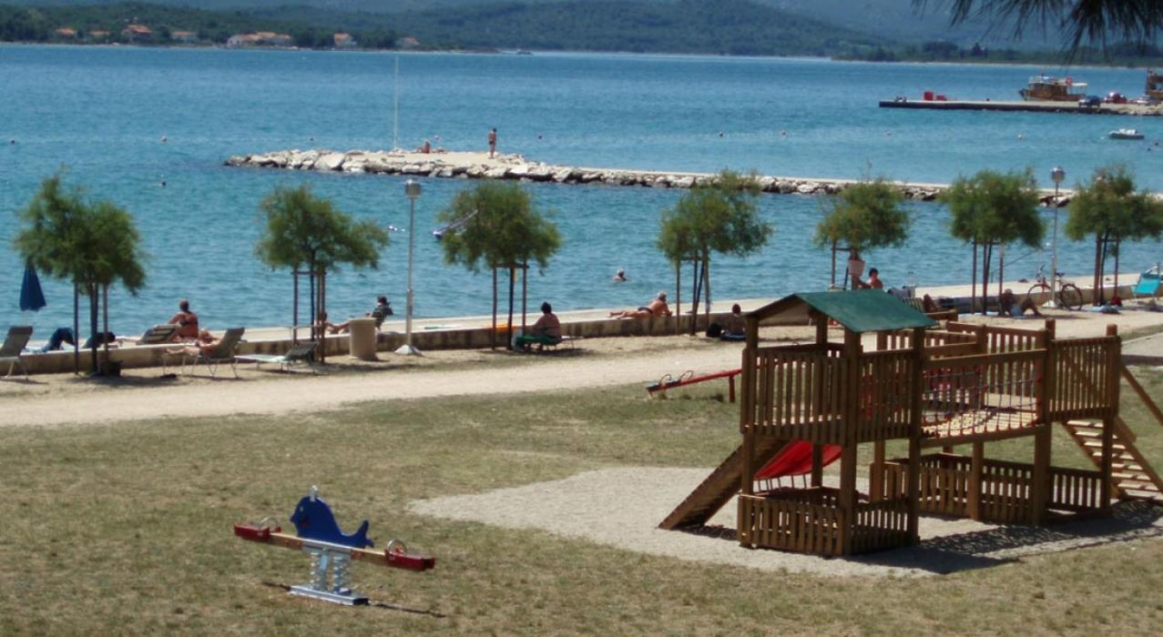 Apartmani Maver Sveti Filip i Jakov Esterno foto