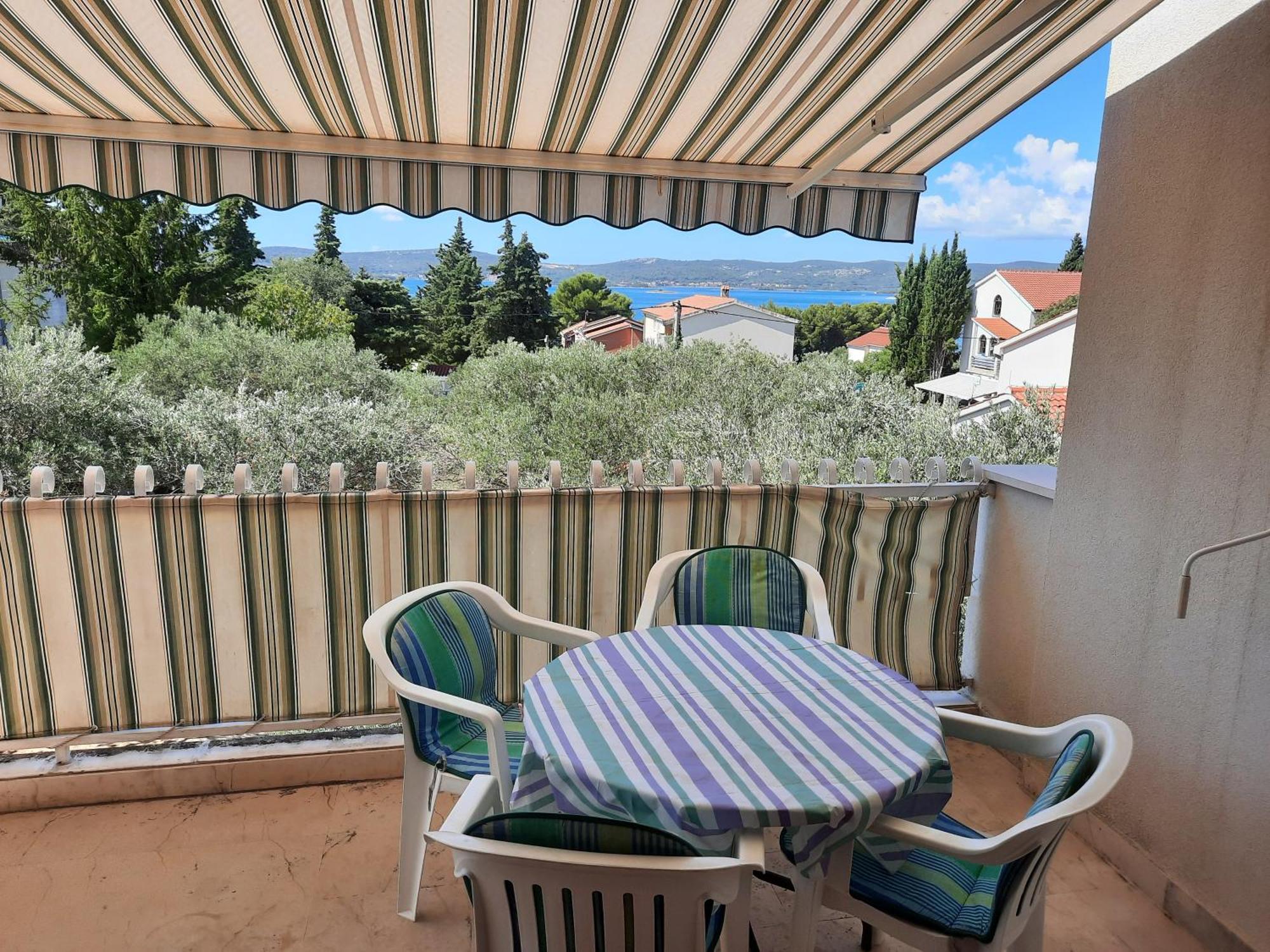 Apartmani Maver Sveti Filip i Jakov Esterno foto