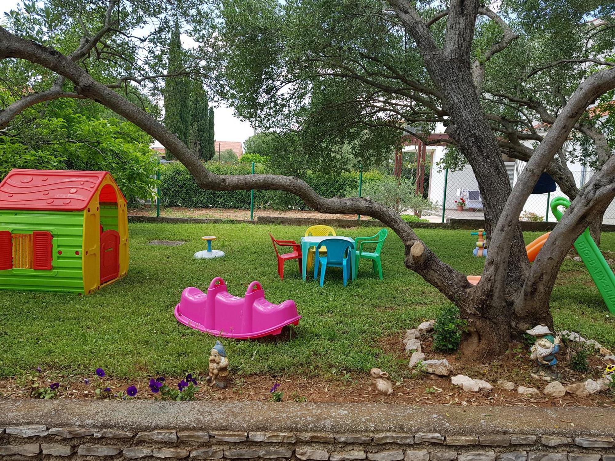 Apartmani Maver Sveti Filip i Jakov Esterno foto